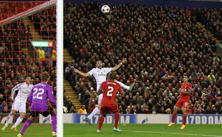 Benzema đánh đầu nâng tỷ số lên 2-0 cho Real Madrid