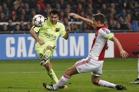 Messi cân bằng kỷ lục
của Raul