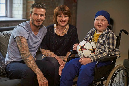 Lloyd đã gặp David Beckham trong
một chương trình gây quỹ từ thiện