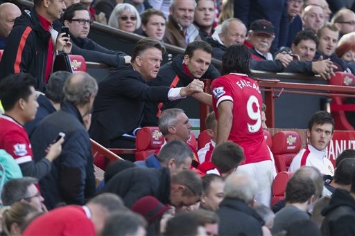 West Brom - MU: "Quỷ đỏ" bắt đầu "leo núi" - 1 Van Gaal bắt đầu bước vào thử thách thực sự cùng MU