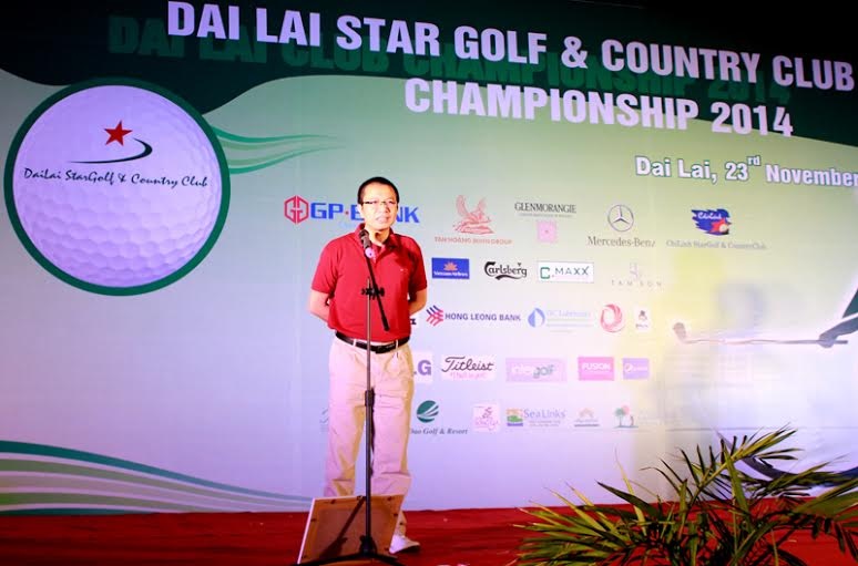 Sôi động giải golf Vô địch CLB năm 2014 - 2 Phó Tổng Giám
đốc Tập Đoàn Tân Hoàng Minh - Ông Trần Như Trung phát biểu tại Lễ trao giải