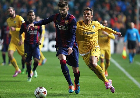 Những khoảnh khắc làm nên lịch sử của Messi ở Champions League - 6 Pique chơi đầy tập trung ở hàng thủ