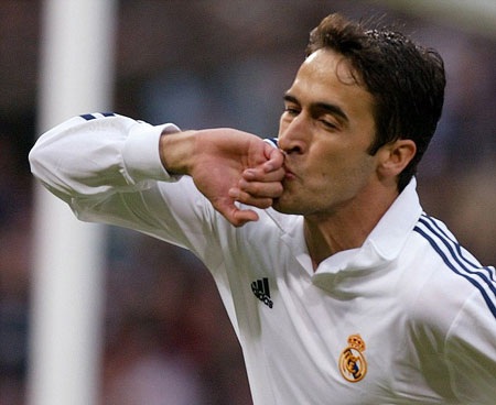 Những khoảnh khắc làm nên lịch sử của Messi ở Champions League - 19 Kỷ lục 71 bàn thắng ở Champions League của Raul đã bị Mess (74 bàn) phá