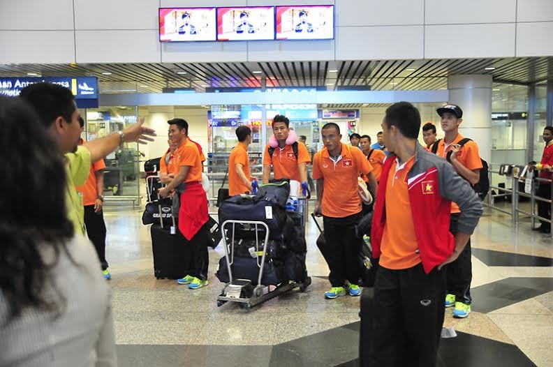 Đội tuyển Việt Nam đổ bộ xuống Kuala Lumpur - 2 An
An