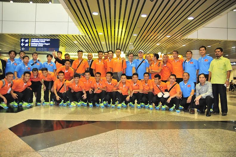 Đội tuyển Việt Nam đổ bộ xuống Kuala Lumpur - 9 An
An