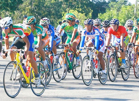 Sôi động giải đua xe đạp “xuyên Việt 2014 - Cúp Quốc phòng Việt Nam”