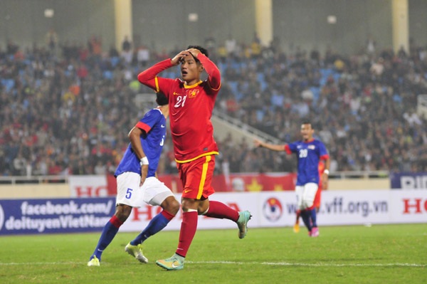 Mạc Hồng Quân lọt top 10 cầu thủ U23 đáng xem nhất AFF Cup 2014 - 1 Sự tiến bộ của Hồng Quân ngày càng rõ rệt