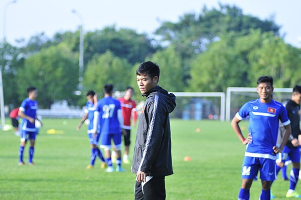 Nguyên Mạnh chưa thể quên pha bắt bóng ngớ
ngần khiến ĐTVN bị chia điểm