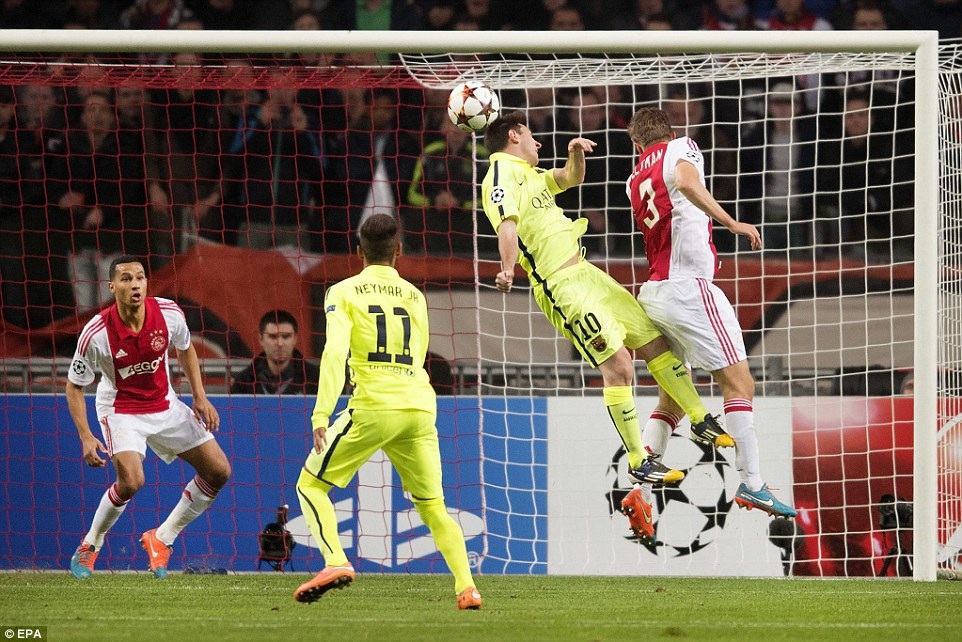 Ajax 0-2 Barcelona: Messi lập cú đúp đưa Barca vào vòng sau - 1 Messi tỏa sáng với cú đúp vào lưới Ajax