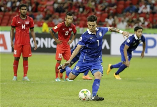 Thái Lan đánh bại chủ nhà Singapore đầy thuyết phục - 3 Chappuis ấn định thắng lợi 2-1 cho Thái Lan trên chấm 11m