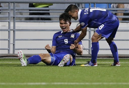 Thái Lan 3-2 Malaysia: Thầy trò HLV Kiatisak giành quyền vào bán kết - 3 Thái Lan ngược dòng giành chiến thắng 3-2 trước Malaysia