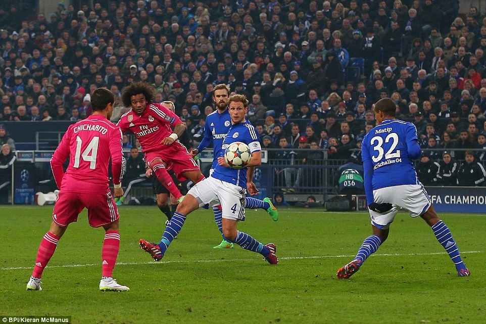Bóng đá Tây Ban Nha bảo toàn lực lượng ở tứ kết Champions League? - 1 Real Madrid dễ dàng đánh bại Schalke 2-0 tại Veltins Arena