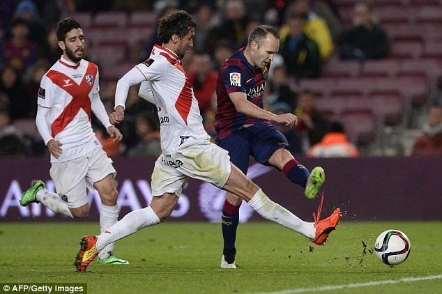 Iniesta chơi khá ấn tượng trong vai trò nhạc trưởng ở giữa sân