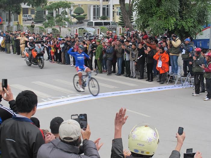 Chiến thắng đầy ấn tượng của tay đua kỳ cựu Đỗ Tuấn Anh - 1 Đỗ Tuấn Anh về đích bỏ xa tốp sau ở chặng
11