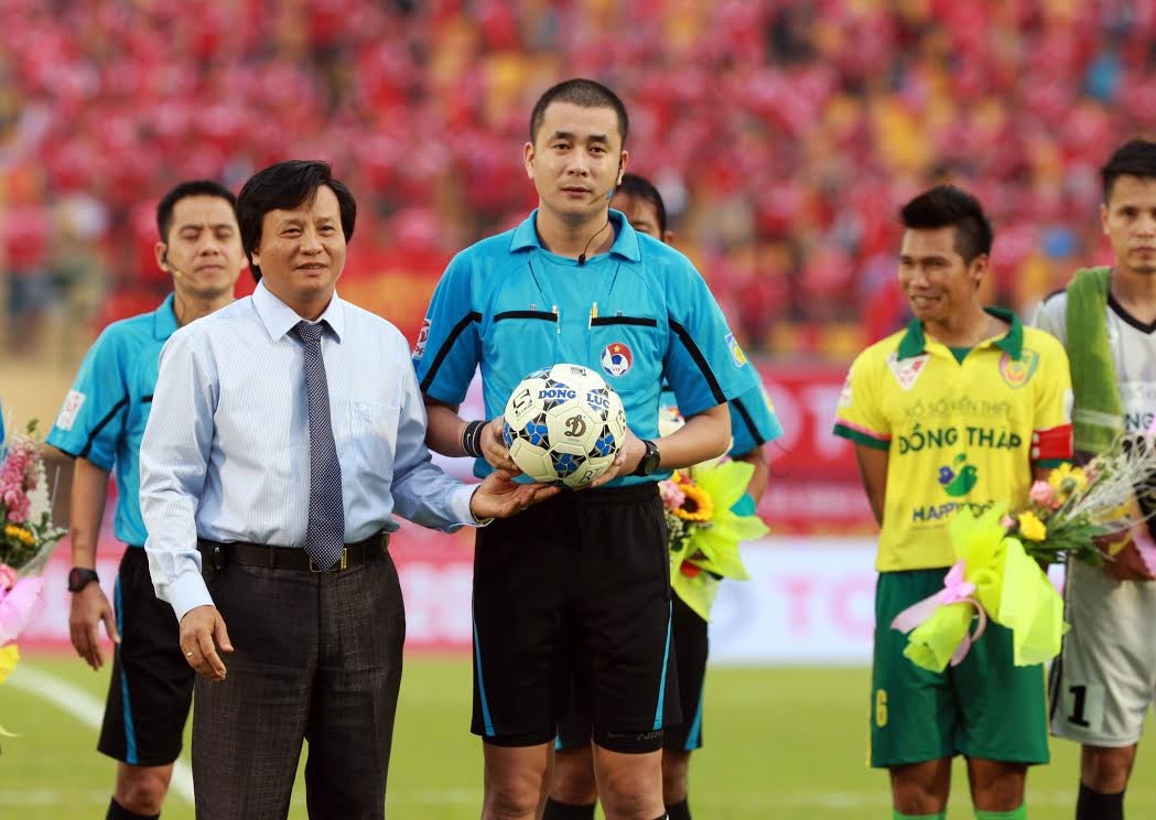 V-League 2015 có nhà tài trợ bóng độc quyền - 1 V-League 2015 có nhà tài trợ bóng độc quyền