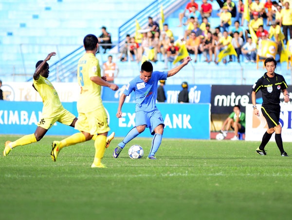 V-League 2015 kéo dài hơn 8 tháng - 1 V-League 2015 có khá nhiều đợt nghỉ