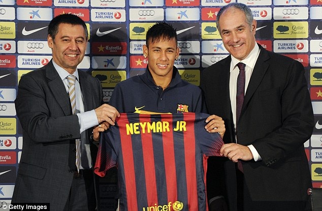 Barcelona bị mang tiếng khá nhiều với bản hợp đồng với Neymar