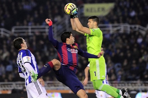 Alba đá phản lưới nhà, Barcelona gục ngã tại Anoeta - 2 Thủ môn Rulli đã có một ngày thi đấu xuất sắc