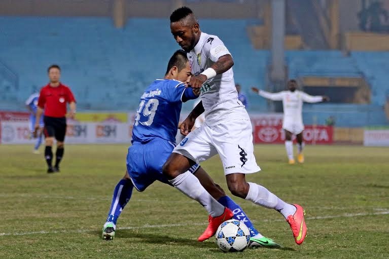 Công làm thủ phá, Hà Nội T&T bị chia điểm trên sân nhà - 2 Quảng Nam đã giành được 1 điểm tại Hàng Đẫy - Ảnh: Gia Hưng