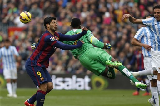Barcelona gục ngã cay đắng trước Malaga tại Nou Camp - 3 Suarez hoàn toàn mất hút trước hàng thủ Malaga