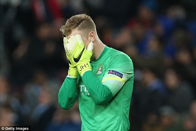 Nỗi buồn của Joe Hart khi Man City bại trận