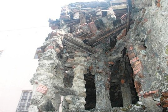 “Ớn lạnh” với căn nhà tự xây của dị nhân Quảng Nam - 6 Và mặt sau của căn nhà