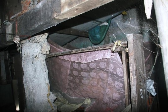 “Ớn lạnh” với căn nhà tự xây của dị nhân Quảng Nam - 9 Chiếc giường ngủ của ông
Hộ ở nơi ẩm thấp, mạng nhện giăng đầy