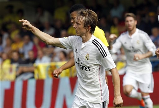 Modric ghi bàn trong chiến thắng 2-0 của Real trước Villarreal ở lượt đi