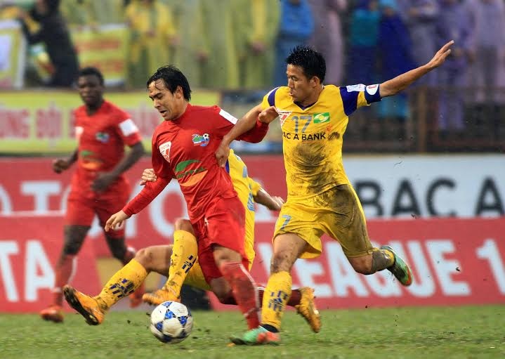 Chỉ có một án phạt nguội tại vòng 6 V-League - 1 V-League 2015 đang cso dấu hiệu bạo lực gia tăng - Ảnh: Gia Hưng