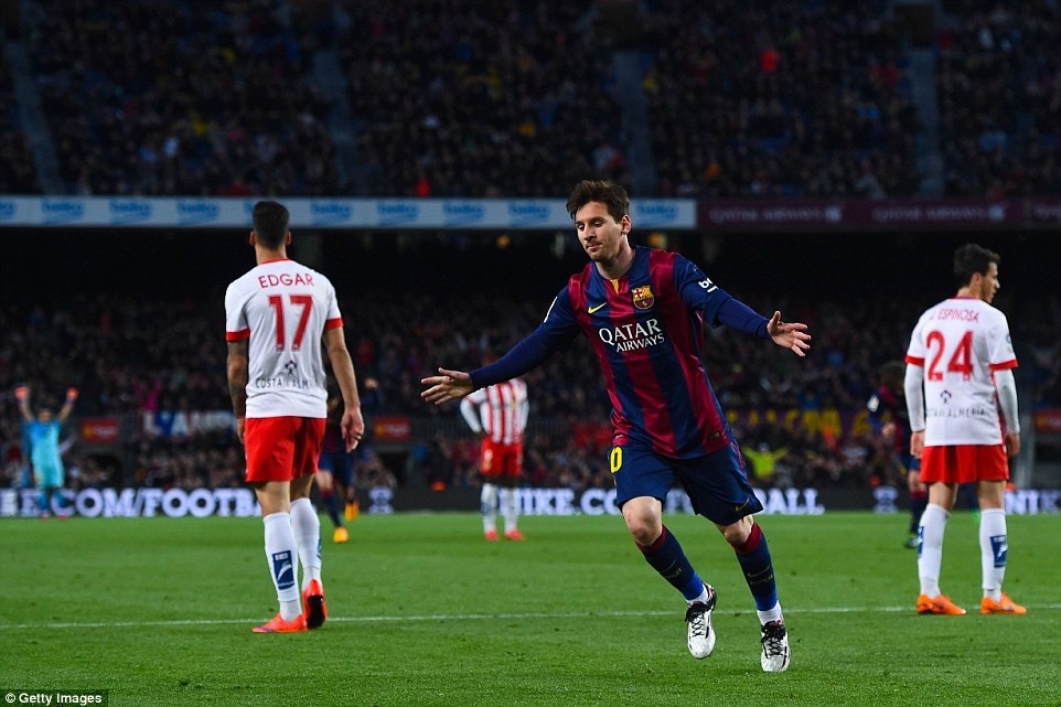 Những khoảnh khắc đẹp ngày cặp đôi Messi-Suarez “hủy diệt” Almeria - 3 Ngôi sao người Argentina mở tỷ số cho Barca trước Almeria ở phút 33