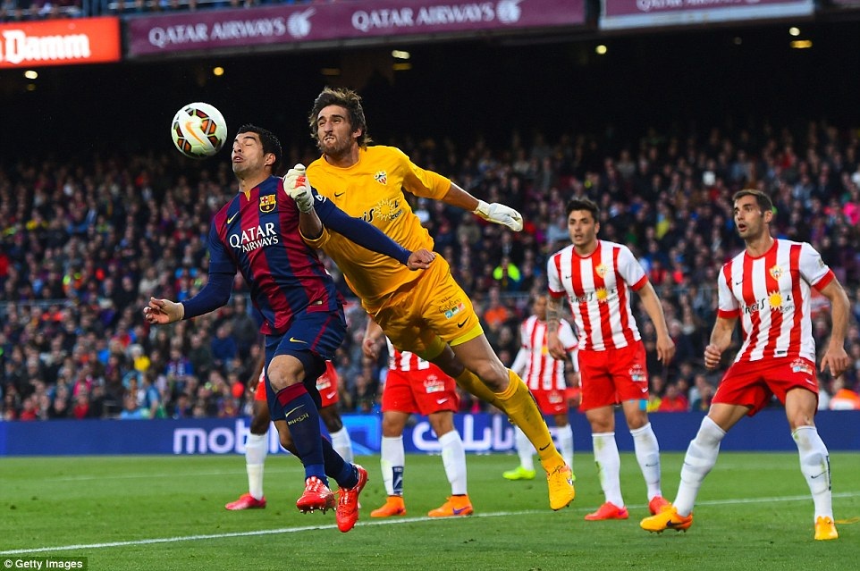 Những khoảnh khắc đẹp ngày cặp đôi Messi-Suarez “hủy diệt” Almeria - 6 Luis Suarez luôn thể hiện bản năng sát thủ ở thời điểm quan trọng