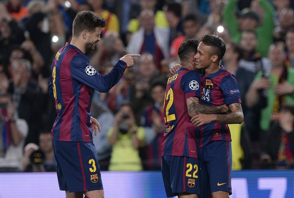 Những khoảnh khắc Neymar nhấn chìm PSG tại Nou Camp - 9 Các đồng đội chia sẻ niềm vui với Neymar