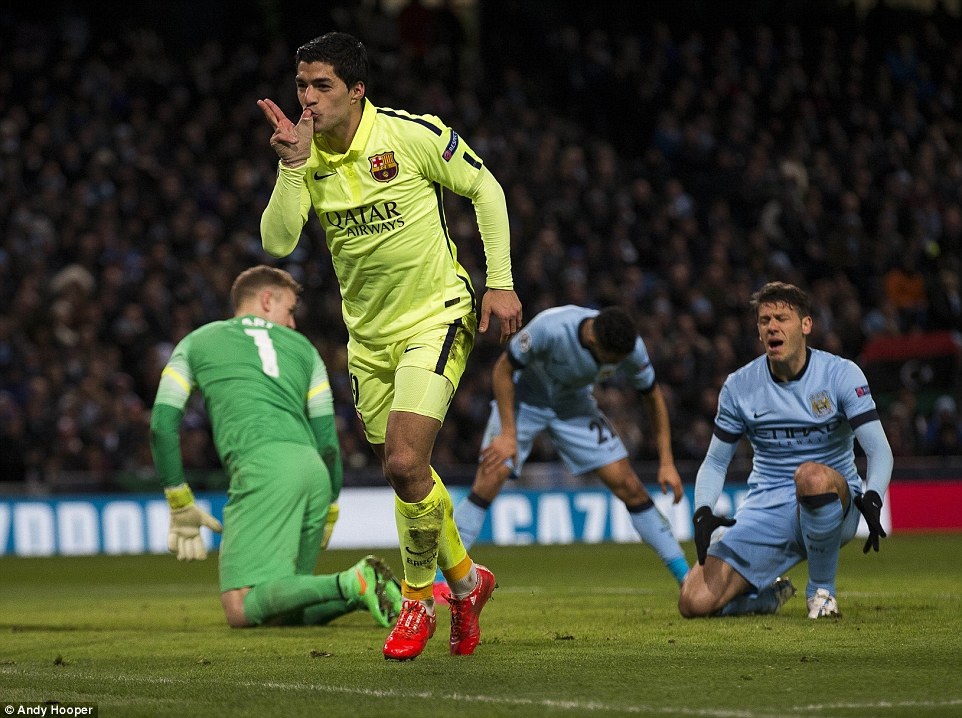 Suarez tỏa sáng với cú đúp vào lưới Man City ở Etihad
