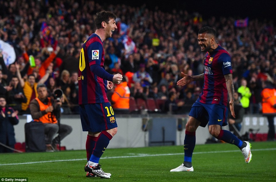Những khoảnh khắc đẹp ngày cặp đôi Messi-Suarez “hủy diệt” Almeria - 10 Niềm vui của Alves và Messi