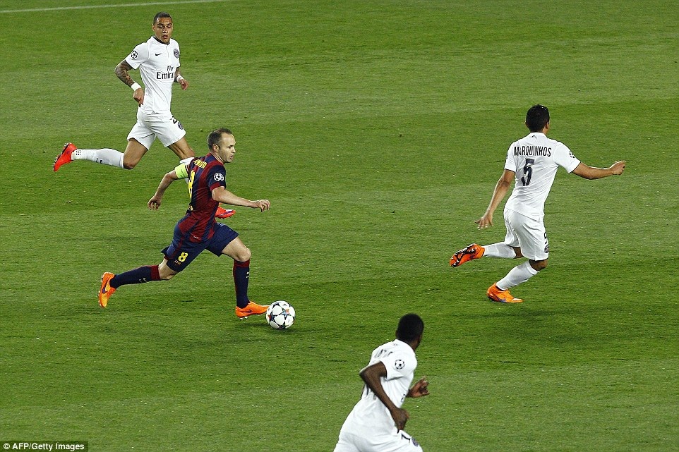 Những khoảnh khắc Neymar nhấn chìm PSG tại Nou Camp - 14 Iniesta để lại dấu ấn với pha đi bóng vượt qua 3 cầu thủ PSG ở giữa sân