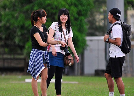 Nữ phóng viên Nhật Bản xinh đẹp hâm mộ Công Phượng - 6 Megumi thu hút sự chú ý của cánh phóng viên Việt Nam