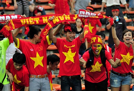 Niềm hạnh phúc vô bờ bến của các tuyển thủ U23 Việt Nam - 3 Niềm vui sướng đến tột cùng của các CĐV Việt Nam tại Shah Alam