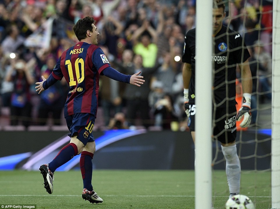 Barca 6-0 Getafe: Messi và Suarez lập cú đúp - 2 Messi đã có 38 bàn thắng ở La Liga, chỉ kém C.Ronaldo 1 bàn