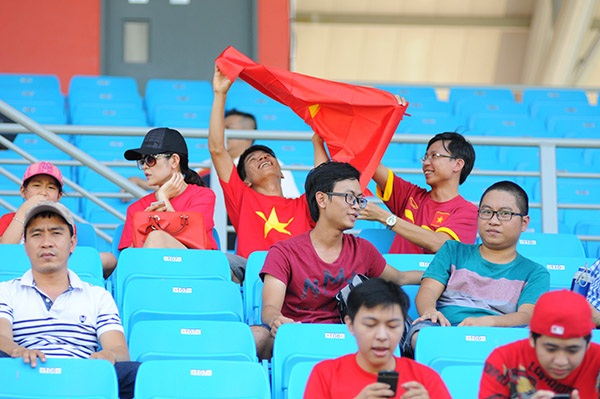 U23 Việt Nam 6-0 U23 Brunei (kết thúc) - 6 Nhóm CĐV có mặt trên sân Bishan từ khá sớm