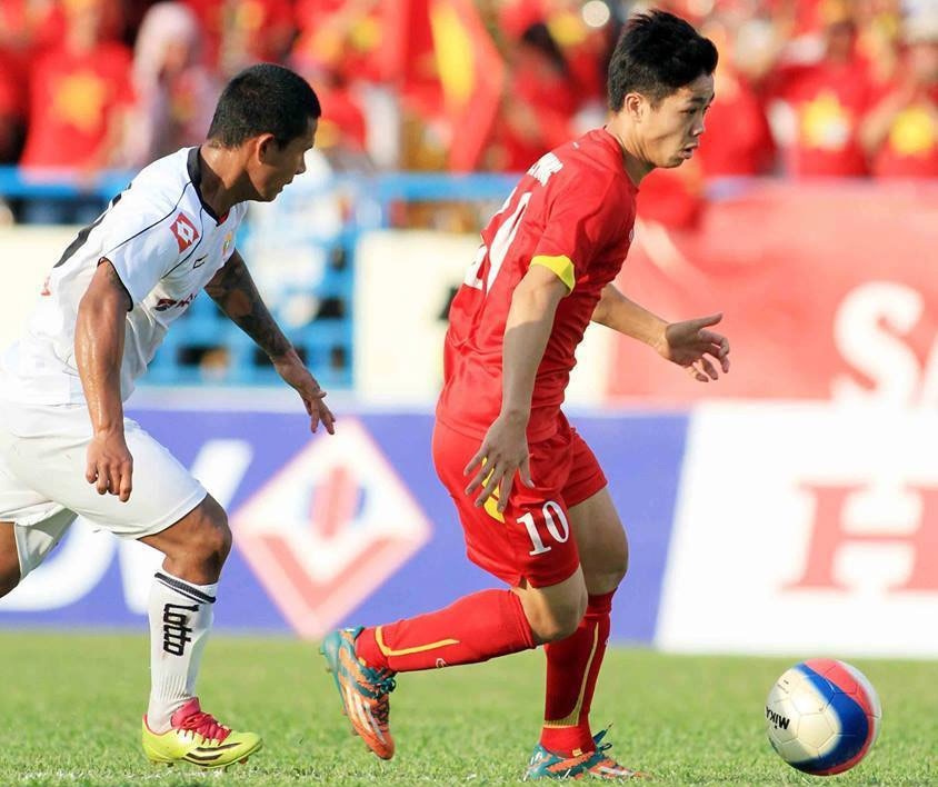 Công Phượng tỏa sáng với một bàn thắng đẹp mắt