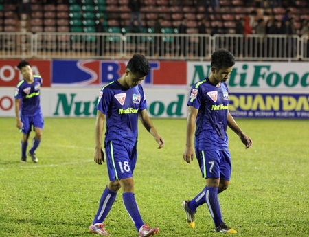 Bầu Đức chuẩn bị tâm lý để HA Gia Lai xuống hạng? - 1 HA Gia Lai bị ngợp trước sân chơi khắc nghiệt như V-League