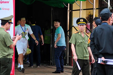 Văn Quyến đến sân từ khá sớm