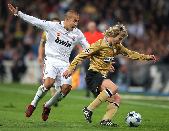 Real Madrid tái ngộ Juventus: Duyên nợ của hai “gã khồng lồ” - 2 Sự tỏa sáng của Nedved đã giúp Juve vượt qua Real ở bán kết năm 2003