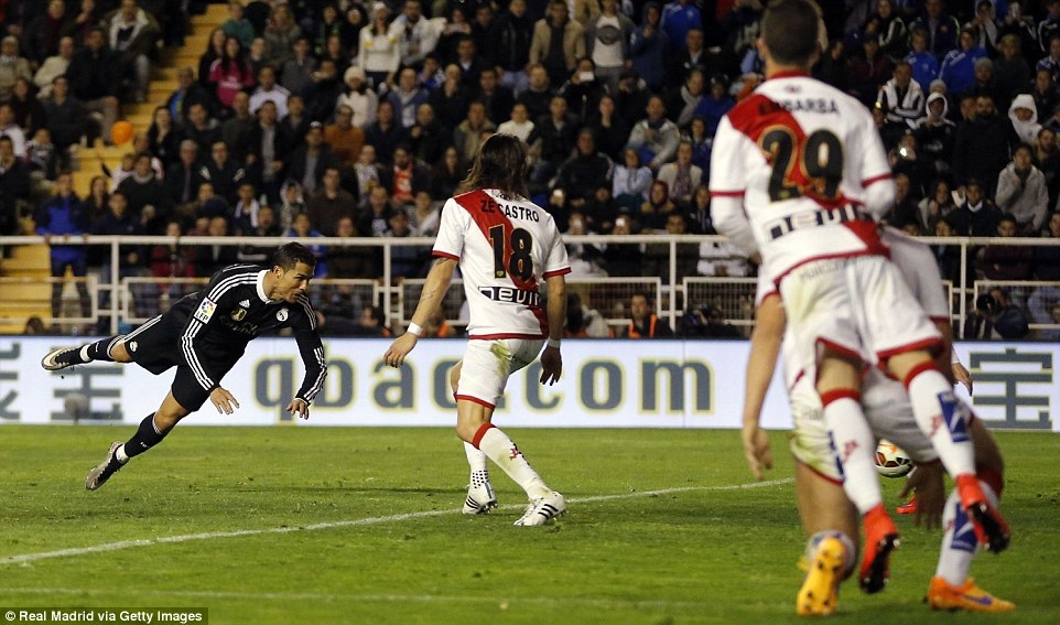 C.Ronaldo đạt mốc 300 bàn, Real Madrid “vượt ải” Vallecano - 1 C.Ronaldo đã có bàn thắng thứ 300 cho Real Madrid
