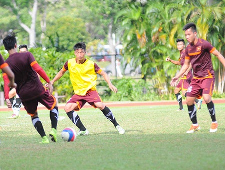 Đội trưởng U23 Việt Nam dính chấn thương, HLV Miura lo lắng - 6 Thời tiết ở Singapore nắng nóng, khiến các cầu thủ dễ hao mòn thể lực