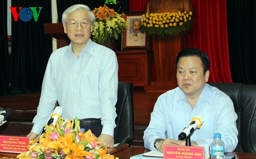 Tổng Bí thư phát biểu tại buổi làm việc với
cán bộ chủ chốt tỉnh Cao Bằng