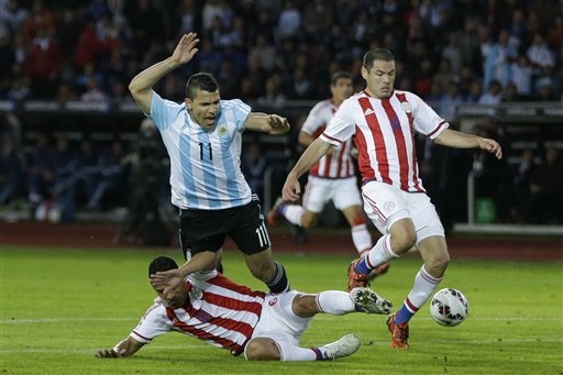 Lối chơi khó chịu của Paraguay khiến Argentina gặp nhiều khó khăn