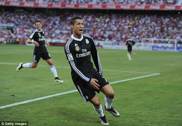 Sevilla 2-3 Real Madrid: C.Ronaldo rực sáng với cú hattrick - 3 C.Ronaldo giúp Real Madrid thu hẹp cách biệt xuống còn 2 điểm với Barca