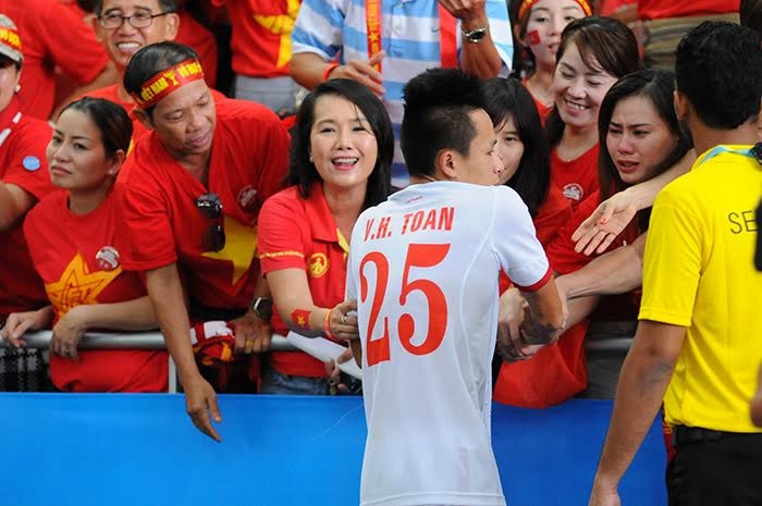 Cầu thủ U23 Việt Nam xin lỗi người hâm mộ - 1 Huy Toàn thất vọng khi U23 Việt Nam dừng bước ở bán kết