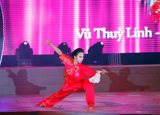 Sau khi giải nghệ, Thùy Linh theo nghiệp MC truyền hình